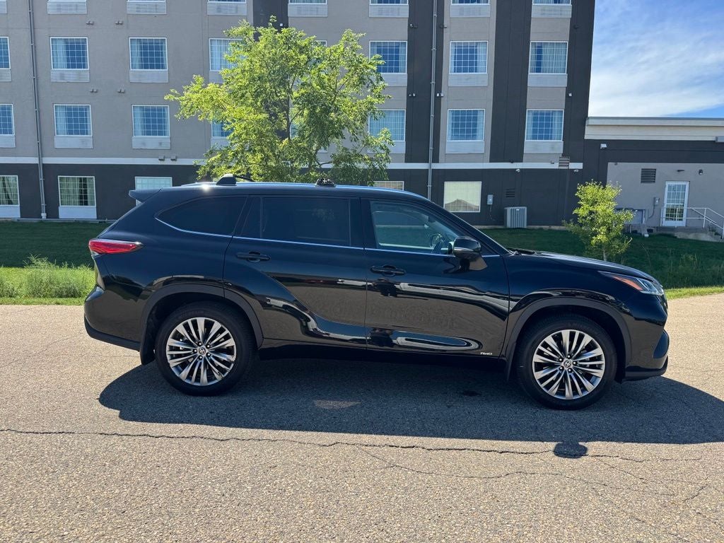 2022 Toyota Highlander Hybrid Platinum AWD
