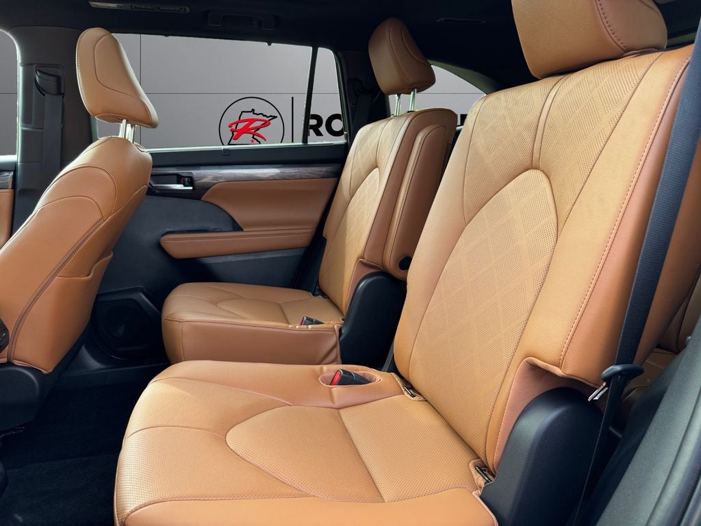 2023 Toyota Highlander Hybrid Platinum AWD