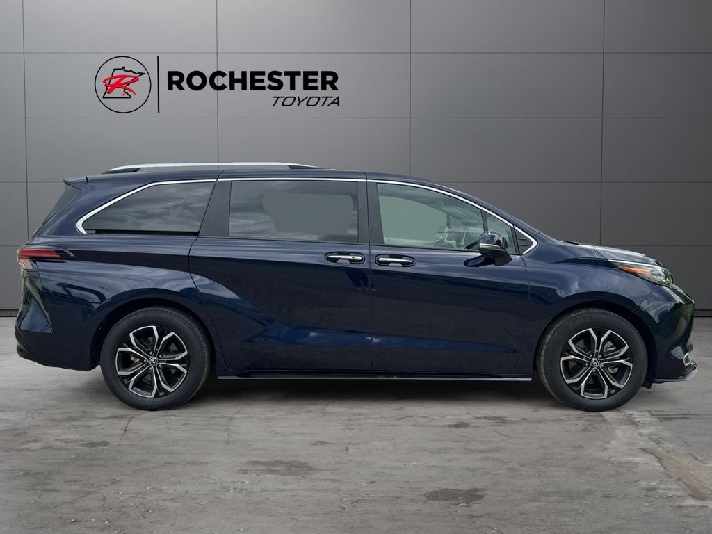 2025 Toyota Sienna Platinum 7 Passenger