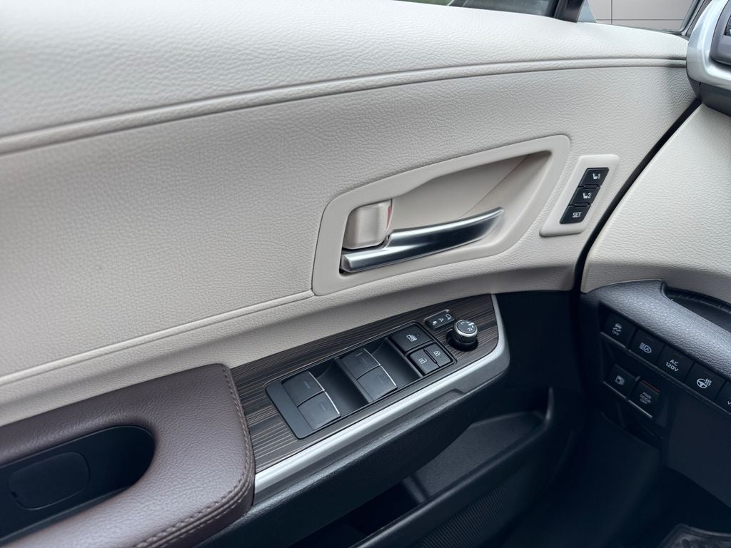 2024 Toyota Sienna Platinum 7 Passenger