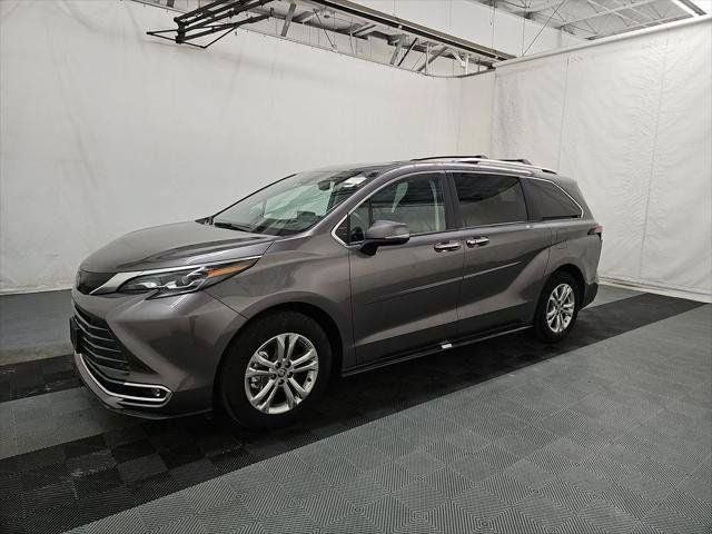 2024 Toyota Sienna Platinum 7 Passenger