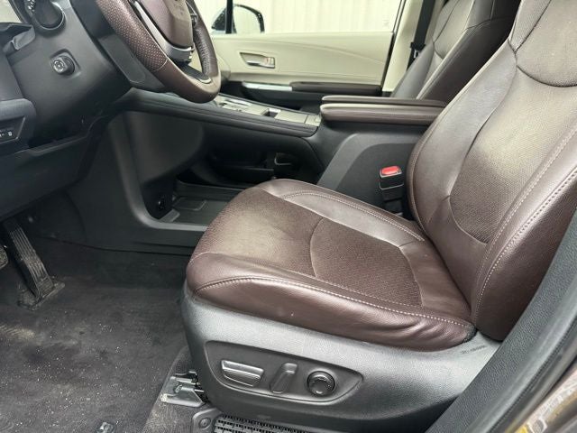2021 Toyota Sienna Platinum 7 Passenger