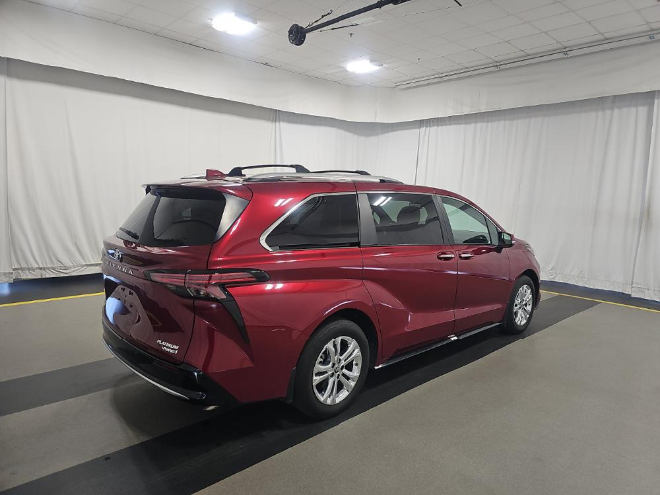 2024 Toyota Sienna Platinum 7 Passenger