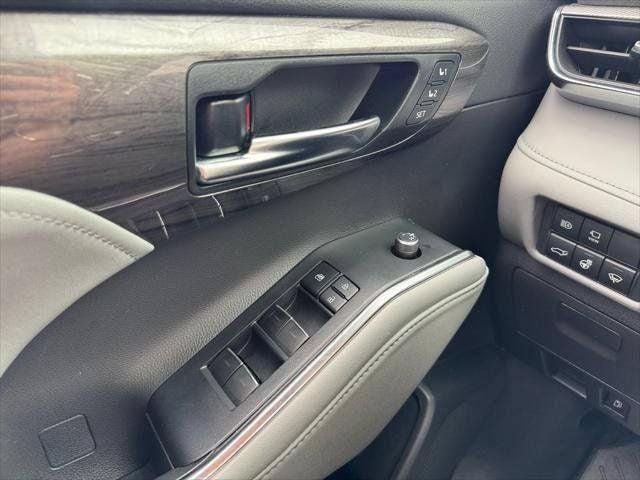 2022 Toyota Highlander Platinum AWD