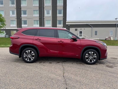 2022 Toyota Highlander Hybrid XLE AWD