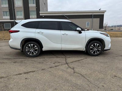 2022 Toyota Highlander XLE AWD