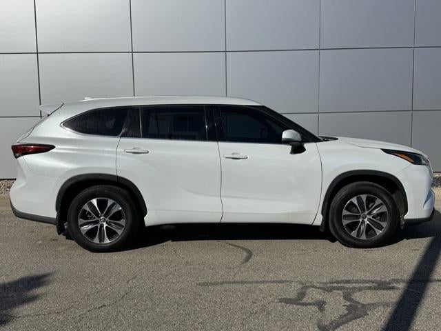 2022 Toyota Highlander XLE AWD