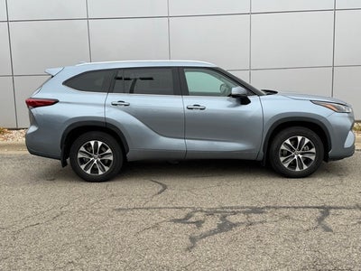 2022 Toyota Highlander XLE AWD