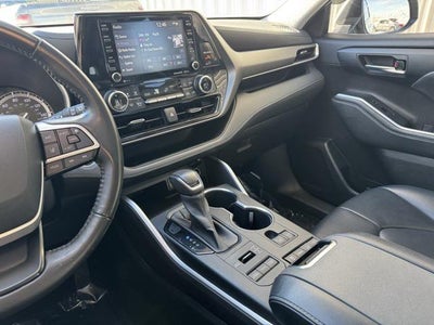 2022 Toyota Highlander XLE AWD