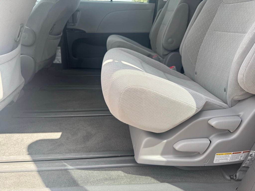 2019 Toyota Sienna LE 7 Passenger