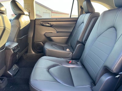 2025 Toyota Highlander Hybrid XLE AWD