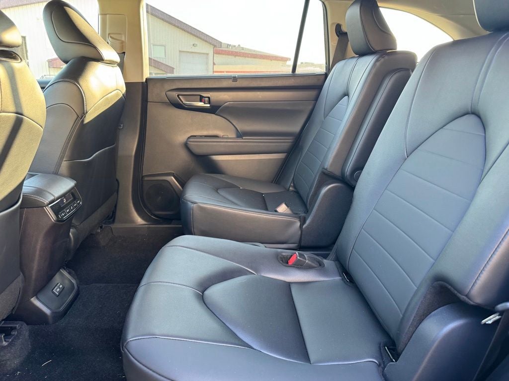 2025 Toyota Highlander Hybrid XLE AWD