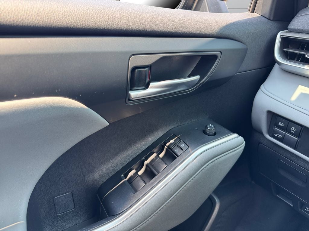 2023 Toyota Highlander XLE FWD