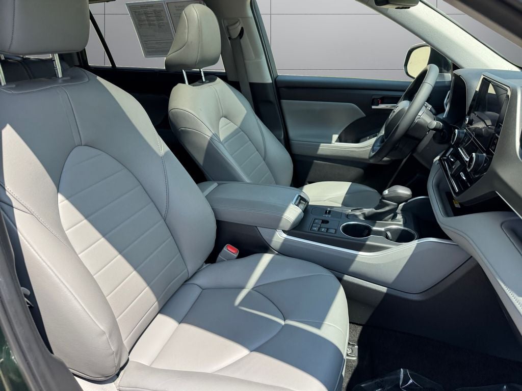 2023 Toyota Highlander XLE FWD