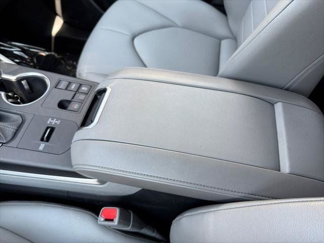 2023 Toyota Highlander XLE FWD