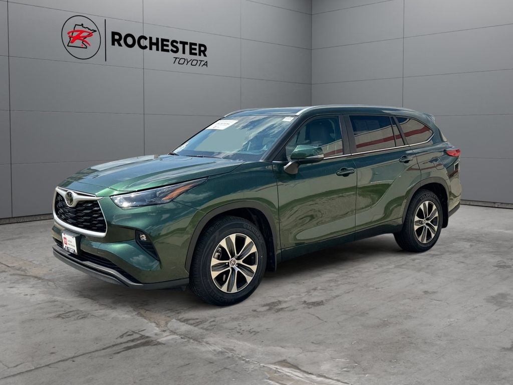 2023 Toyota Highlander XLE FWD