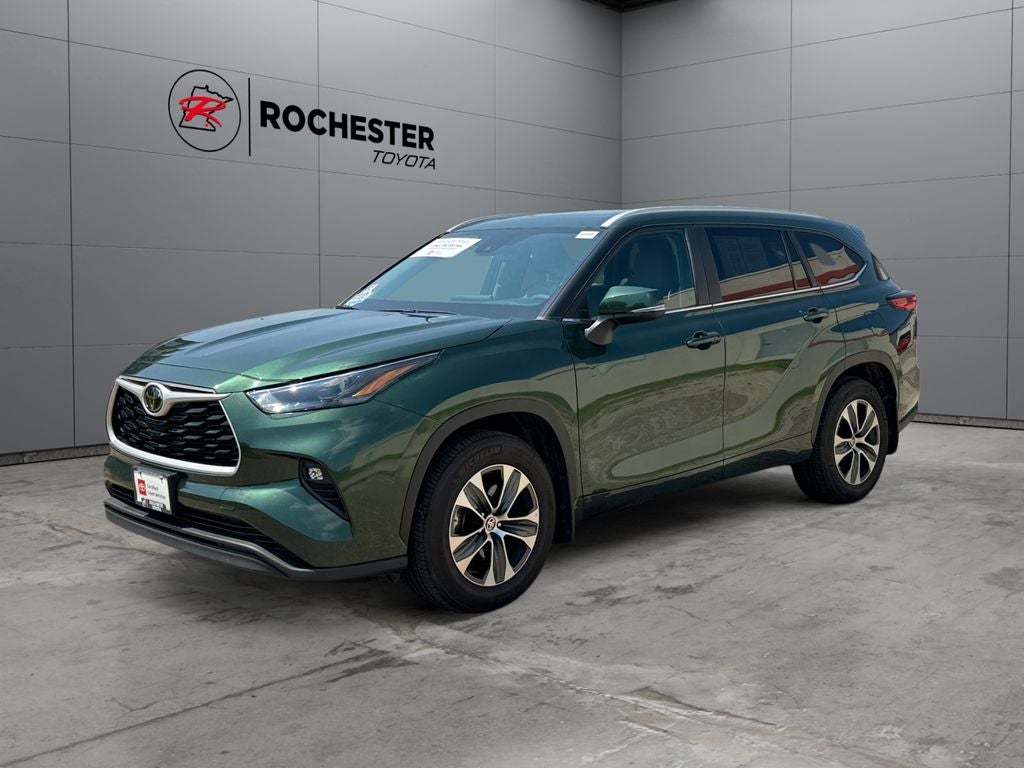 2023 Toyota Highlander XLE FWD