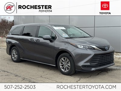 2025 Toyota Sienna LE 8 Passenger