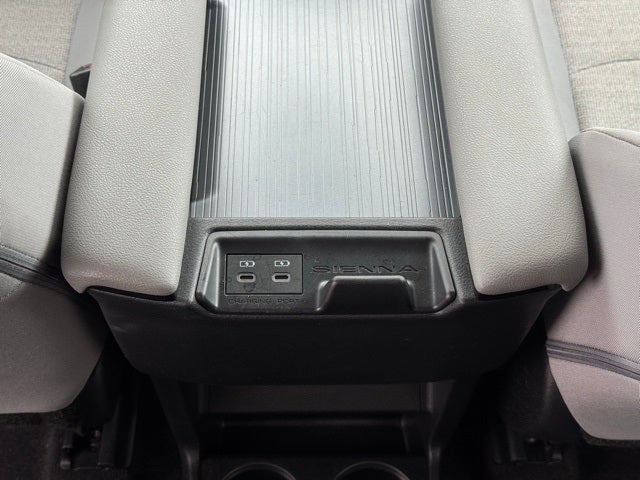 2025 Toyota Sienna LE 8 Passenger