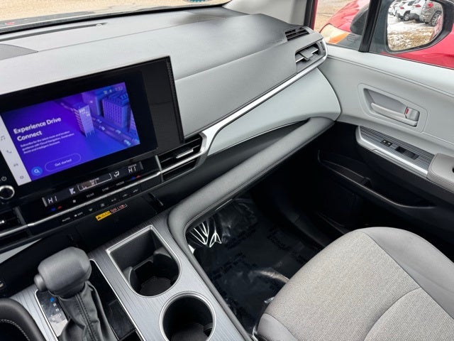 2025 Toyota Sienna LE 8 Passenger