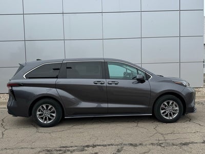 2025 Toyota Sienna LE 8 Passenger