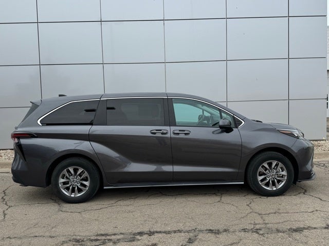 2025 Toyota Sienna LE 8 Passenger