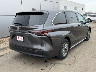 2025 Toyota Sienna LE 8 Passenger
