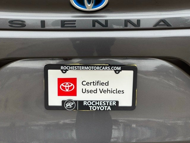 2025 Toyota Sienna LE 8 Passenger