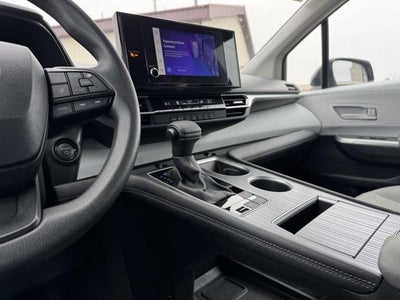 2025 Toyota Sienna LE 8 Passenger
