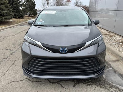 2025 Toyota Sienna LE 8 Passenger