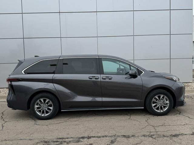 2025 Toyota Sienna LE 8 Passenger