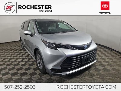 2025 Toyota Sienna LE 8 Passenger