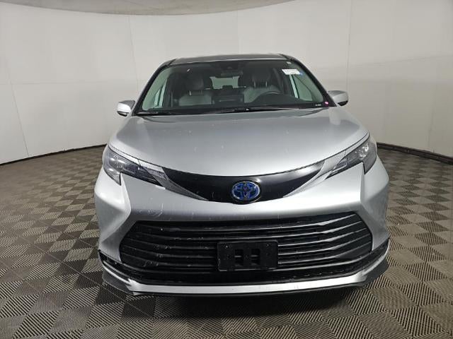 2025 Toyota Sienna LE 8 Passenger