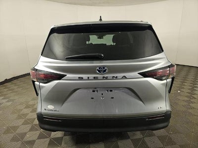 2025 Toyota Sienna LE 8 Passenger