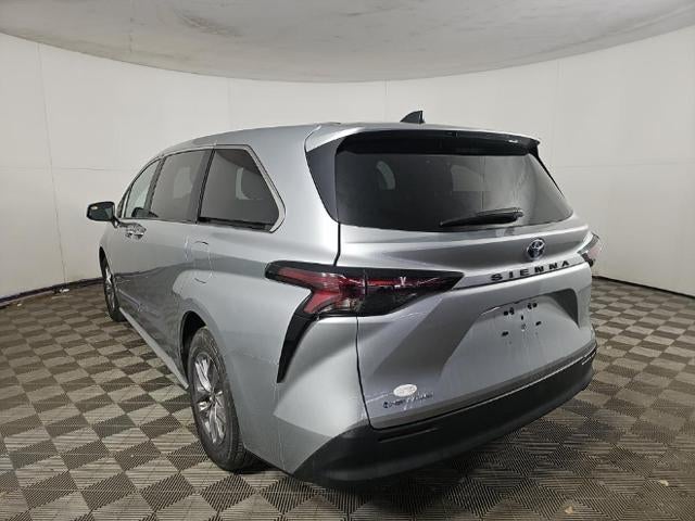 2025 Toyota Sienna LE 8 Passenger