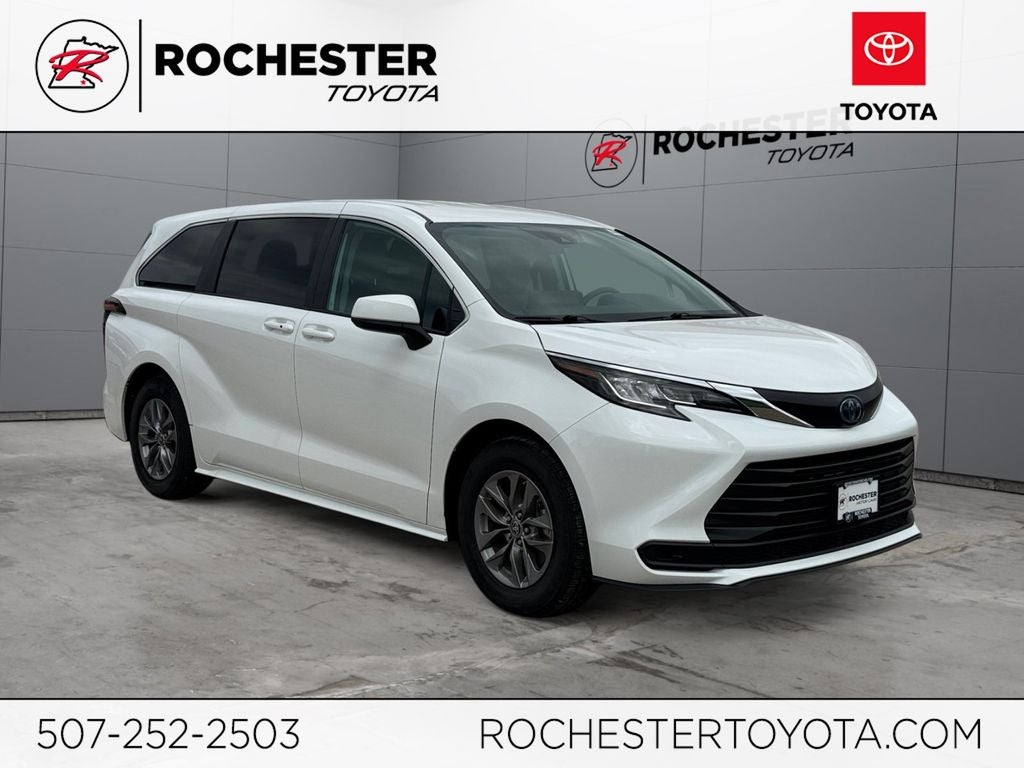 2023 Toyota Sienna LE 8 Passenger