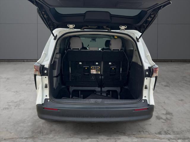 2023 Toyota Sienna LE 8 Passenger