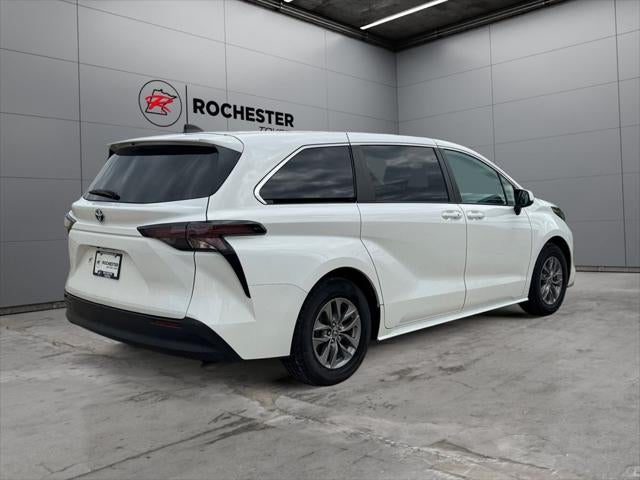 2023 Toyota Sienna LE 8 Passenger