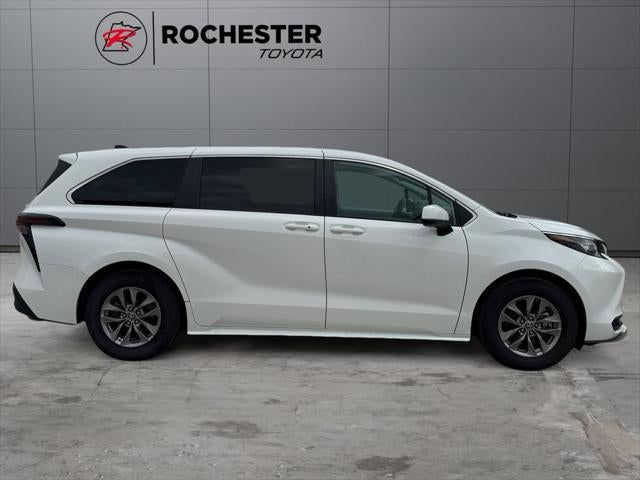 2023 Toyota Sienna LE 8 Passenger