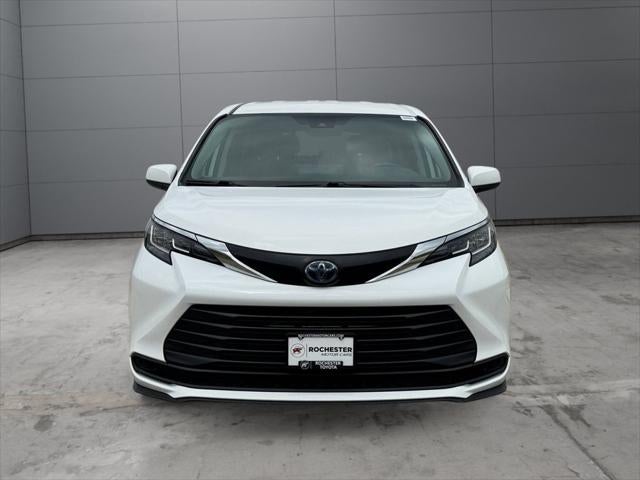 2023 Toyota Sienna LE 8 Passenger