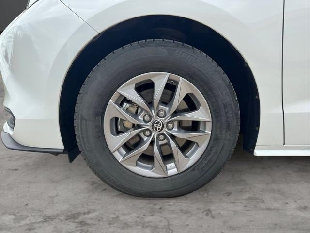 2023 Toyota Sienna LE 8 Passenger
