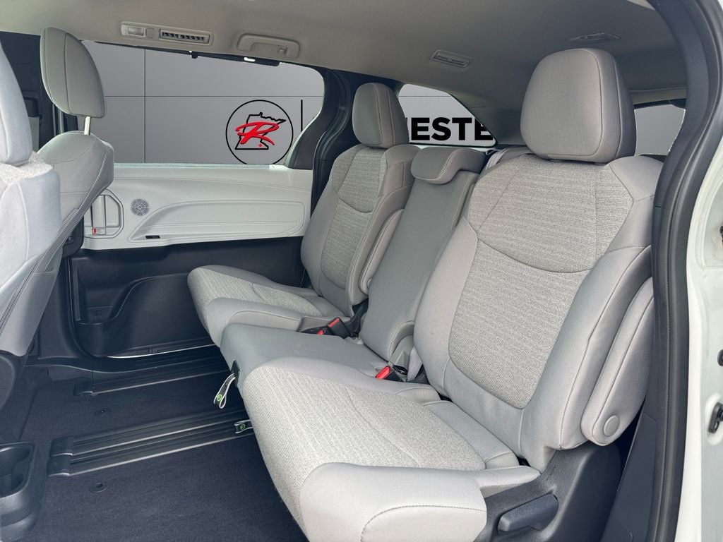 2025 Toyota Sienna LE 8 Passenger