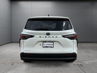 2025 Toyota Sienna LE 8 Passenger