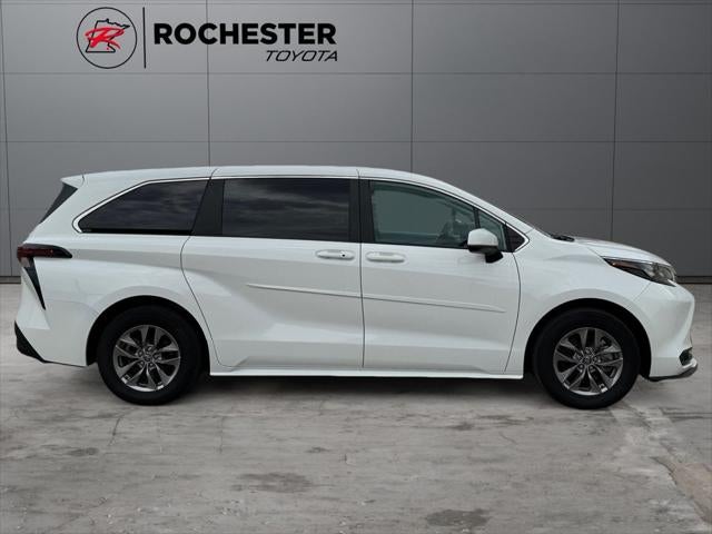 2025 Toyota Sienna LE 8 Passenger