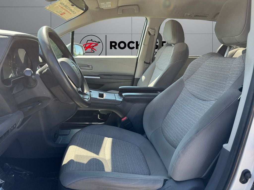 2021 Toyota Sienna LE 8 Passenger