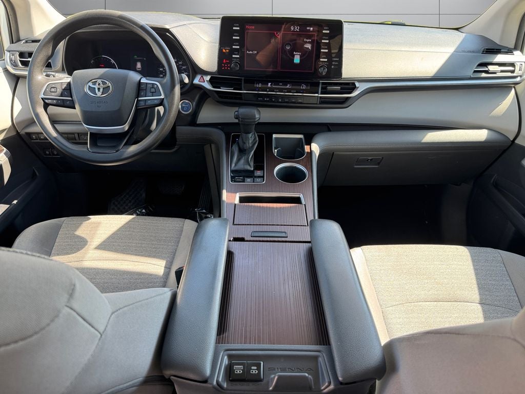 2021 Toyota Sienna LE 8 Passenger