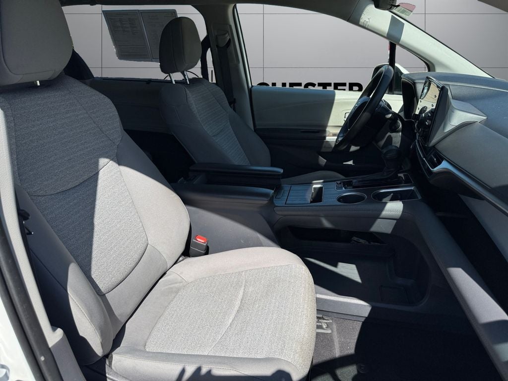 2021 Toyota Sienna LE 8 Passenger