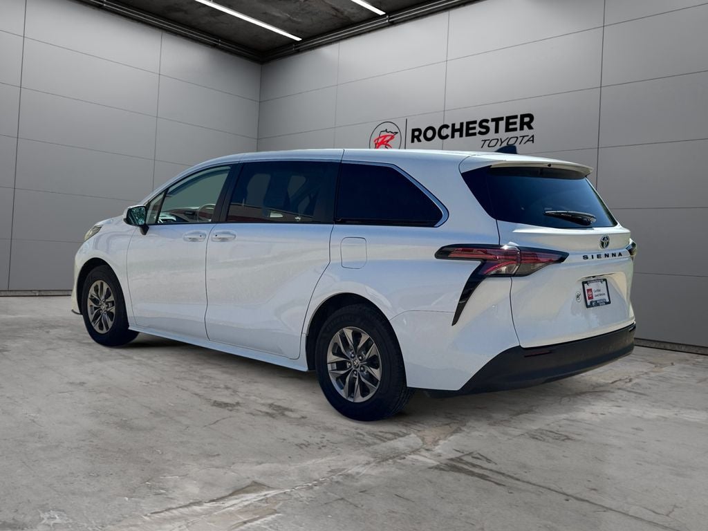 2021 Toyota Sienna LE 8 Passenger