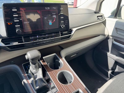 2021 Toyota Sienna LE 8 Passenger