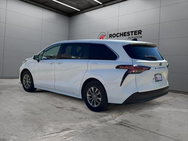 2021 Toyota Sienna LE 8 Passenger